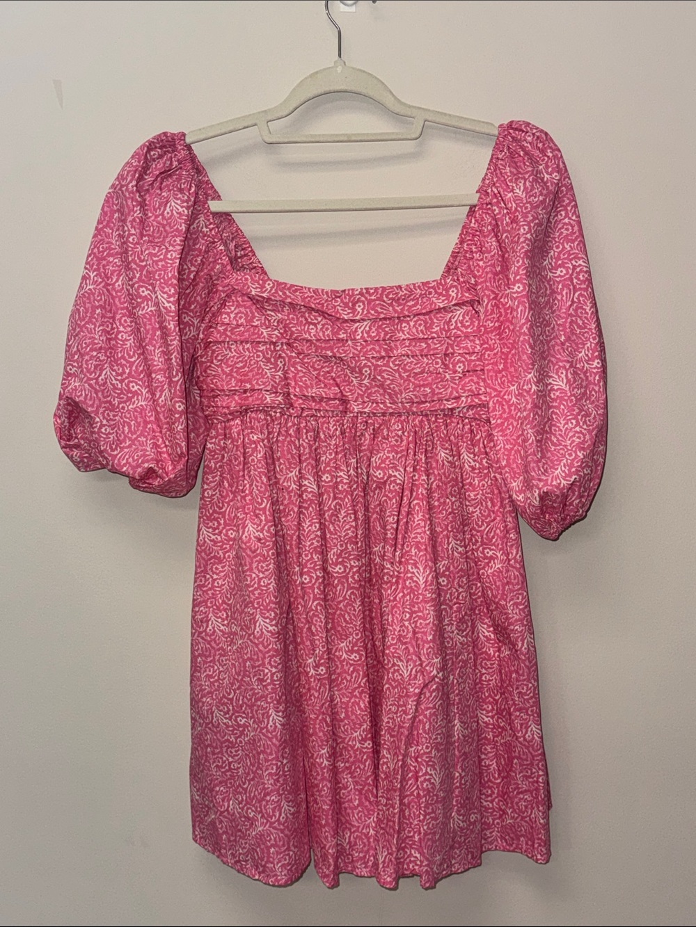 Abercrombie & Fitch Pink Puff-Sleeve Dress with White Paisley